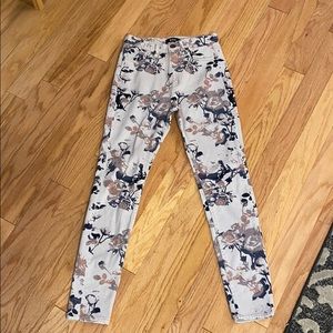 BDG urban outfitters high-rise floral jeans 🌸